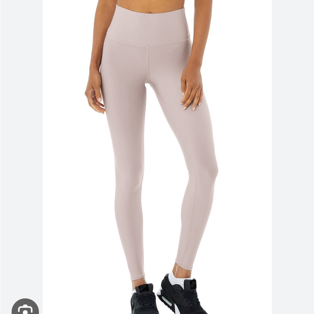 ALO airlift leggings in Lavender Dusk full length